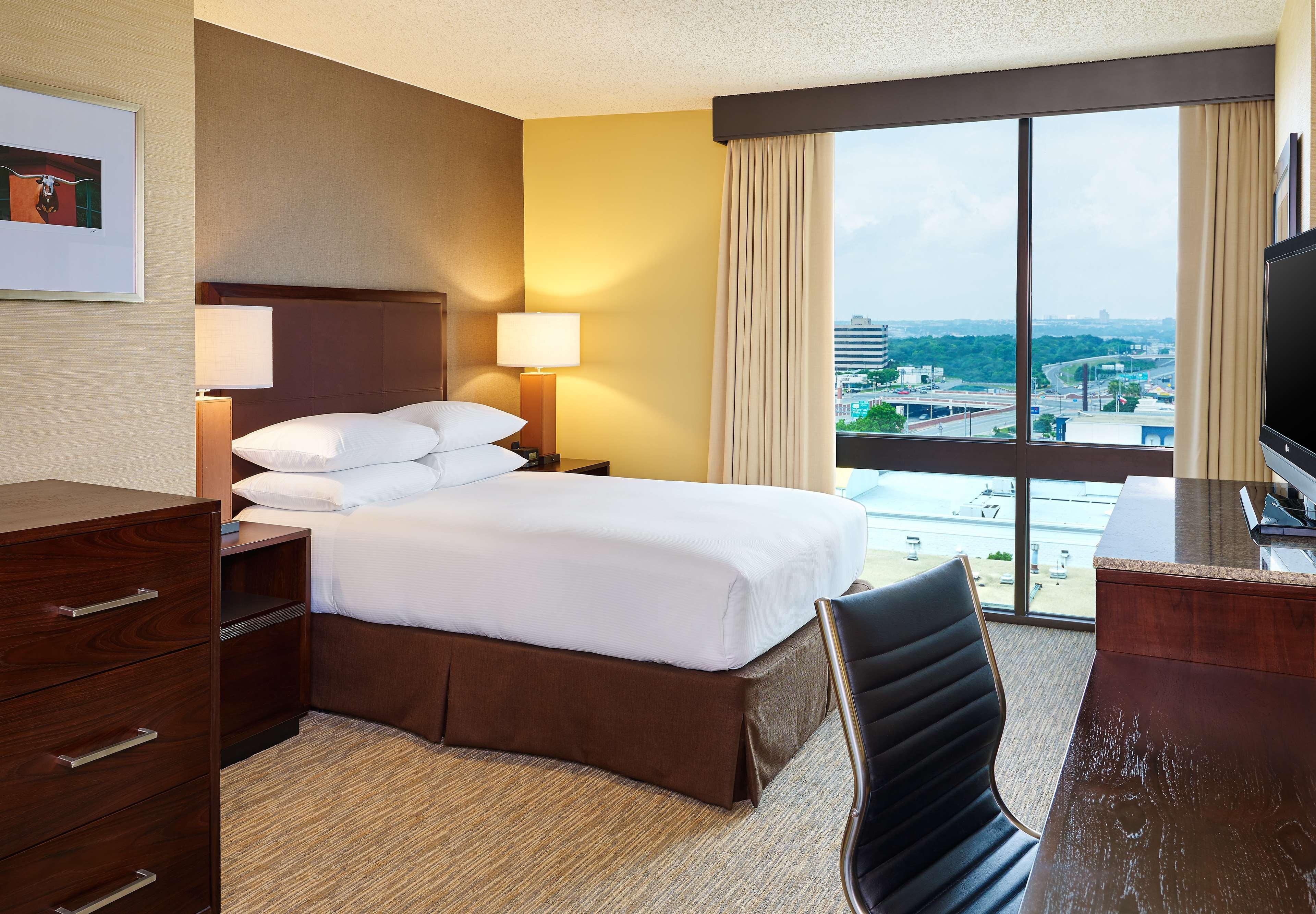 Hotel Doubletree By Hilton San Antonio Airport Extérieur photo